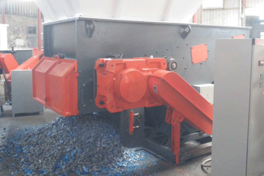US waste plastic shredding production line - application of single-shaft shredder in the US waste recycling industry, Henan Reacore