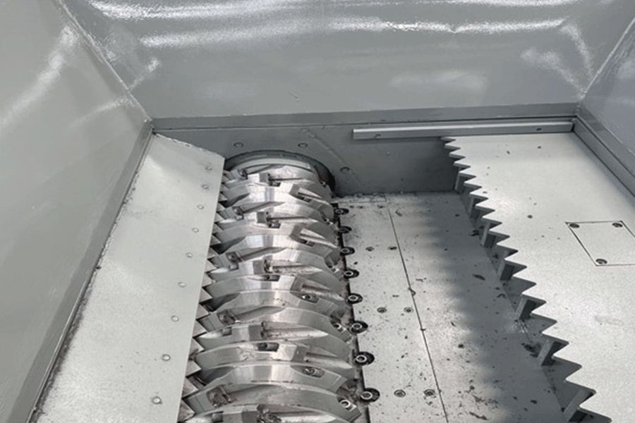 US waste plastic shredding production line - application of single-shaft shredder in the US waste recycling industry, Henan Reacore