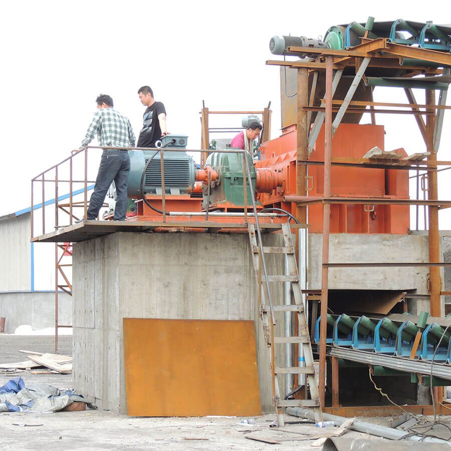 Roller crusher working site, small capacity sand and gravel making machine for sale - Henan Reacore