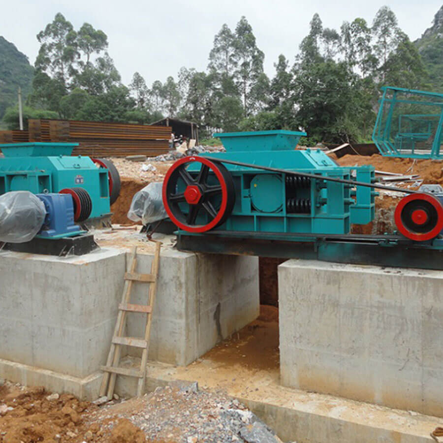 Roller crusher working site, small capacity sand and gravel making machine for sale - Henan Reacore