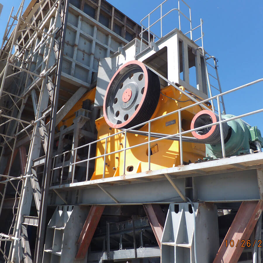 Special equipment for sand and gravel production line, jaw crusher working site - Henan Reacore