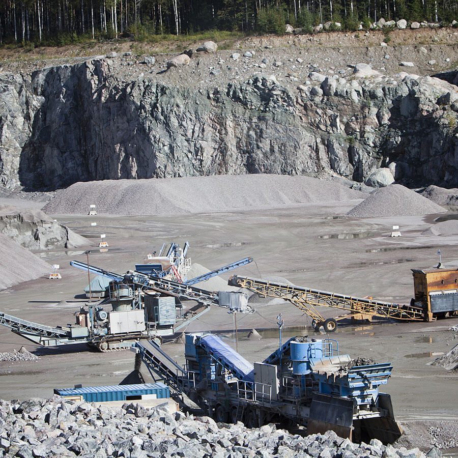 Mobile crushing station working site, mobile sand and gravel crusher manufacturer - Henan Reacore