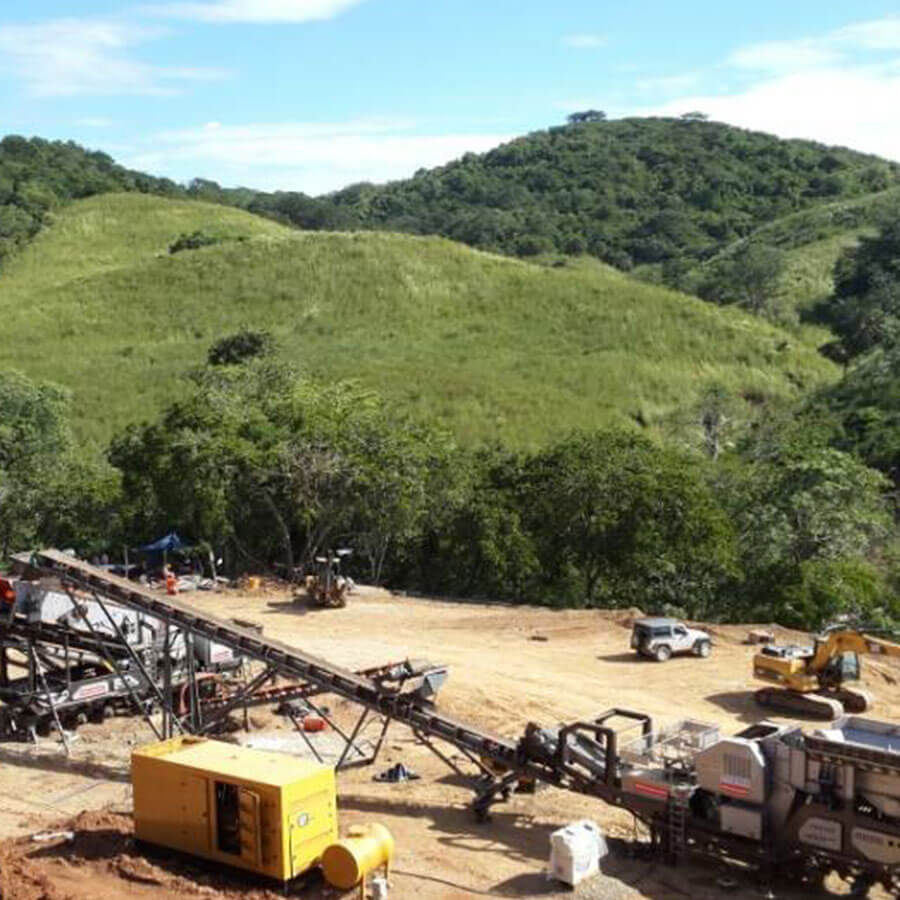 Mobile crushing station working site, mobile sand and gravel crusher manufacturer - Henan Reacore