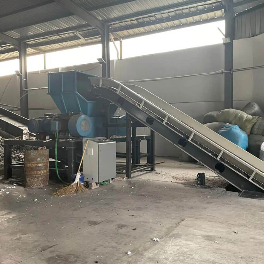 Double shaft shredder working case, double shaft shredder for sale that can shred various solid waste, metal, wood, and home appliances - Henan Reacore