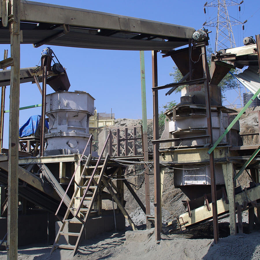 VSI vertical shaft impact machine working site, sand production line crushing host manufacturer - Henan Reacore